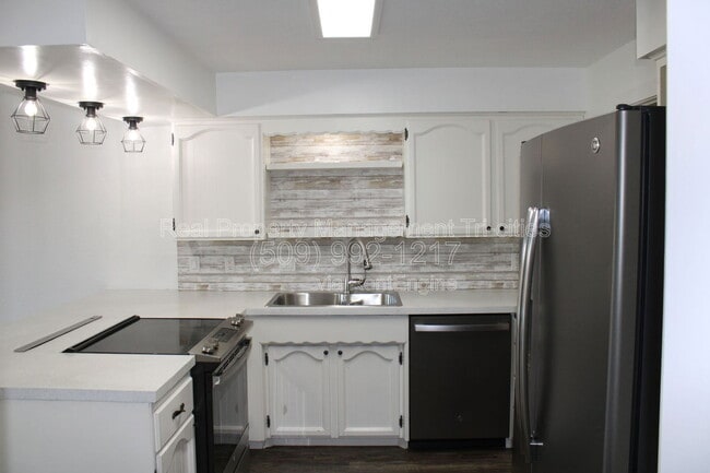 Foto del edificio - 444 Greenbrook Pl