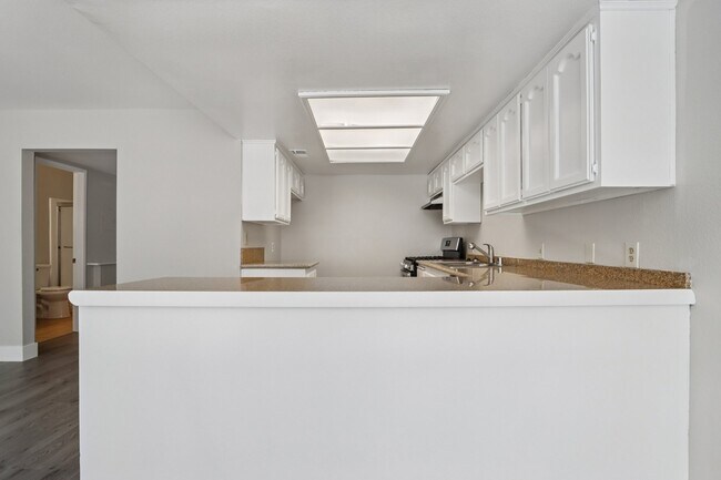 Foto del edificio - 421 N Kenneth Rd