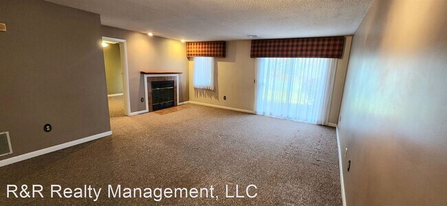 Building Photo - 2 br, 2.5 bath House - 12 Oakwood Lane
