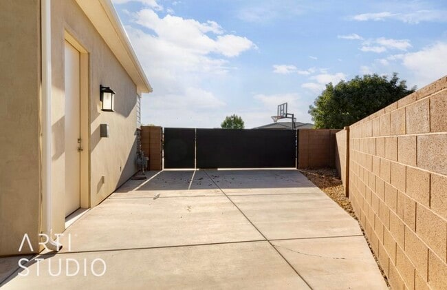Building Photo - 3933 S Steeplechase Rd