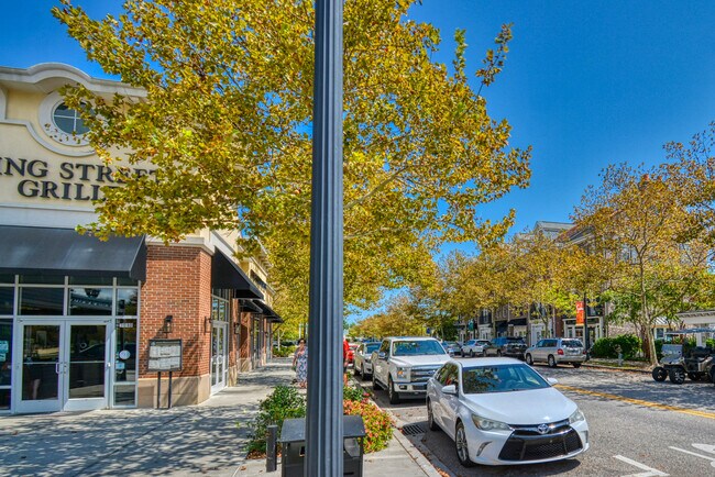 Exterior - 981 Hackler St