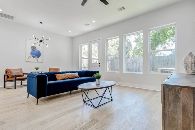 Building Photo - 2310 Campbell Rd