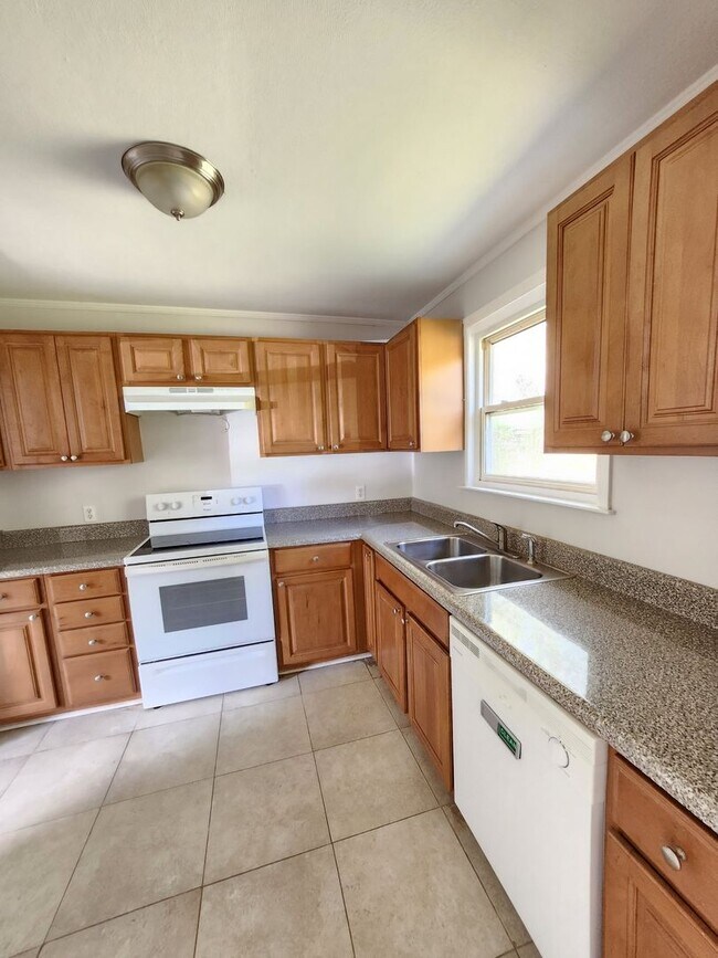 Foto del edificio - 5805 Pinecrest Rd