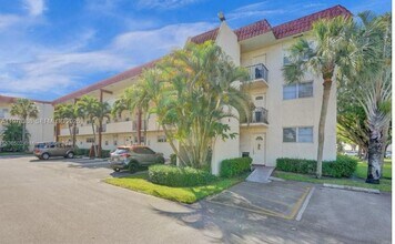 Building Photo - 8901 S Hollybrook Blvd