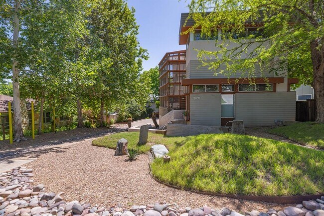 Foto del edificio - 2801 Oak Crest Ave