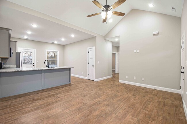 Building Photo - 44 Palm Beach Ave