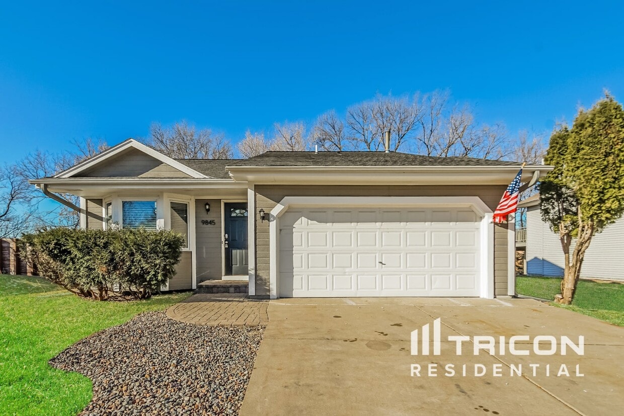 Foto principal - 9845 Norwood Ln N
