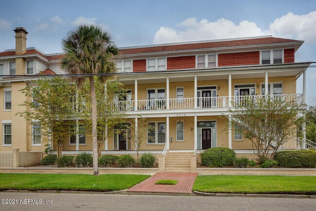 Foto del edificio - 2716 Oak St