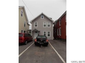 Building Photo - 405 Budd St