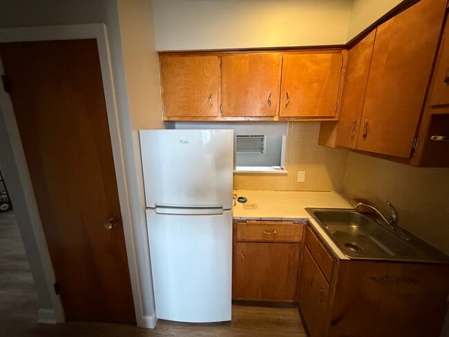 Kitchen - 17828 Park Ave