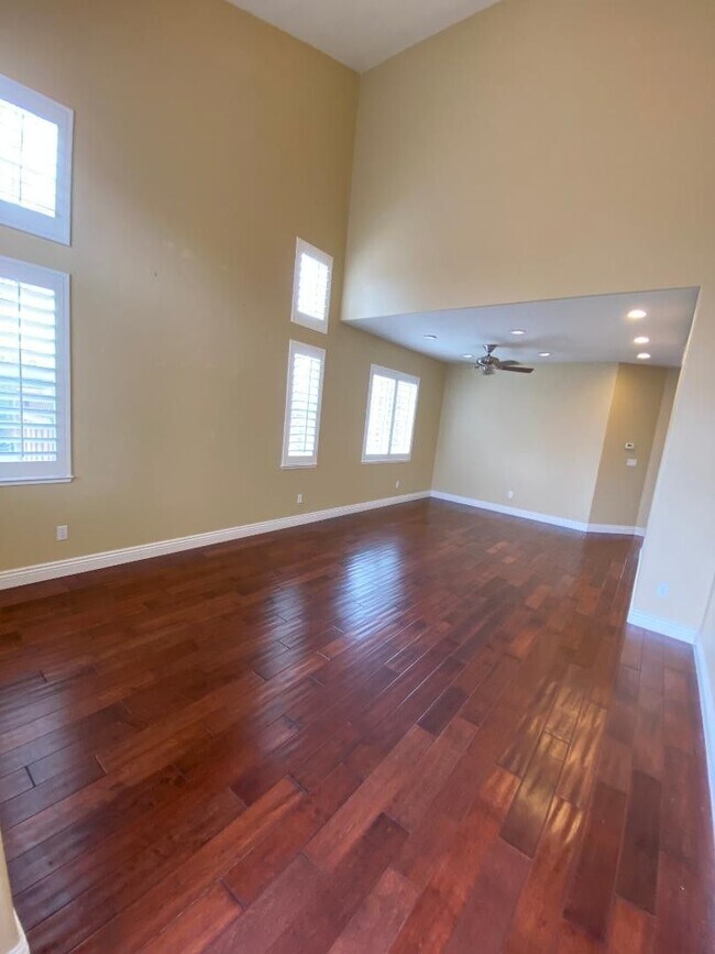 Foto del edificio - 4 Bed 2.5 Bath Single Family Home In San R...