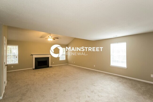 Foto del edificio - 4 Bedroom Pet-Friendly Home in Douglasville, GA with Main Street Renewal