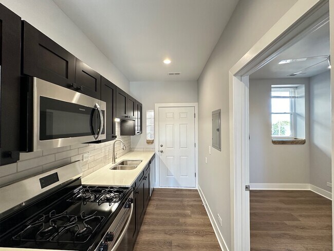 Foto del edificio - 3358 W Montrose Ave