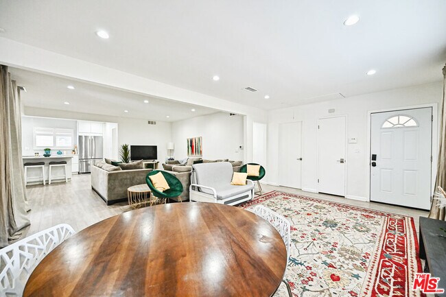 Foto del edificio - 3232 Lewis Ave
