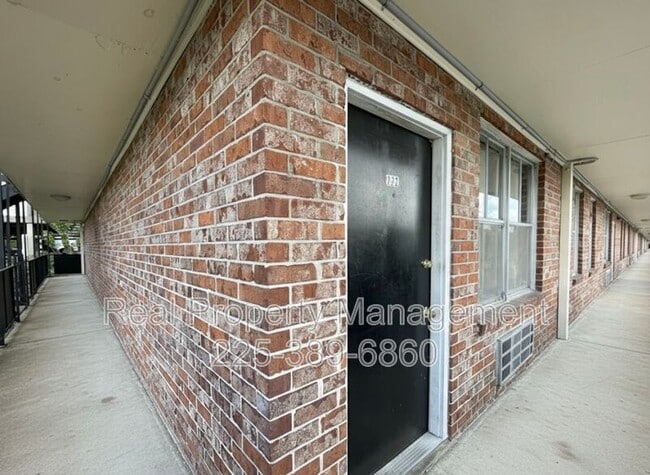 Building Photo - 3101 Highland Rd