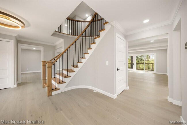 Foto del edificio - 5240 Clarendon Crest St