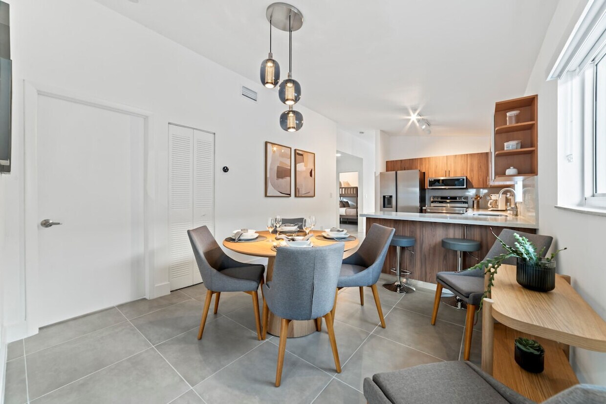 Primary Photo - 2776 W 71st Pl