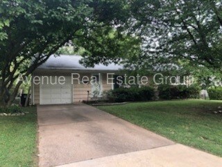 Primary Photo - Charming 3 Bedroom Ranch