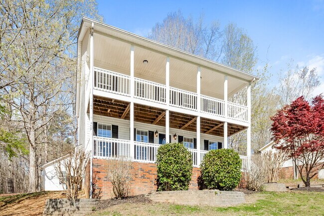 Foto del edificio - 1310 Candlewood Dr