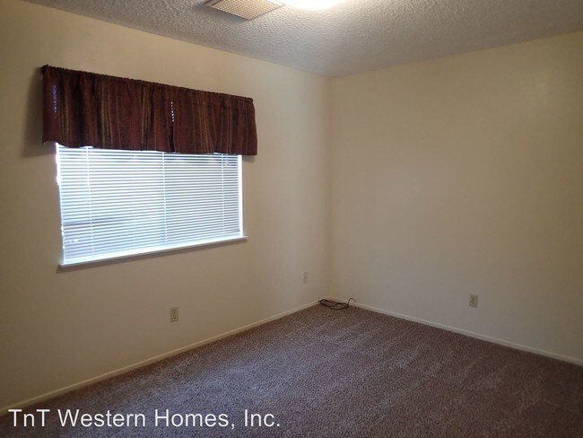 Building Photo - 1009 W Atkins Ave