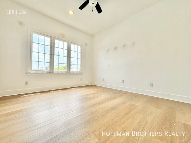 Building Photo - 2837 S Bronson Ave