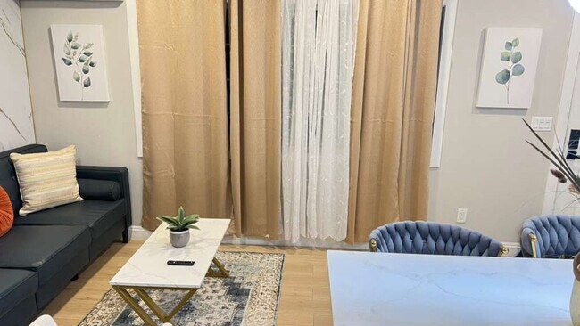 Building Photo - 1059 Gillespie Dr