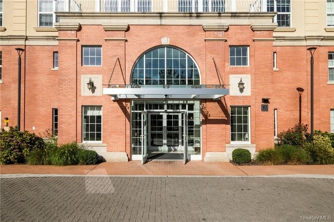 Building Photo - 10 Byron Pl