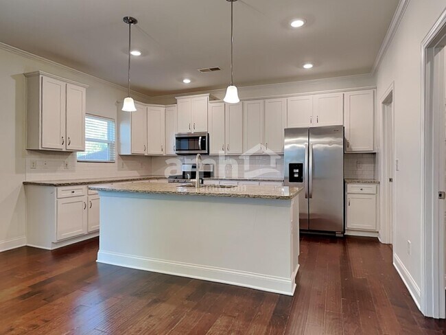 Foto del edificio - 515 McMillan Ln