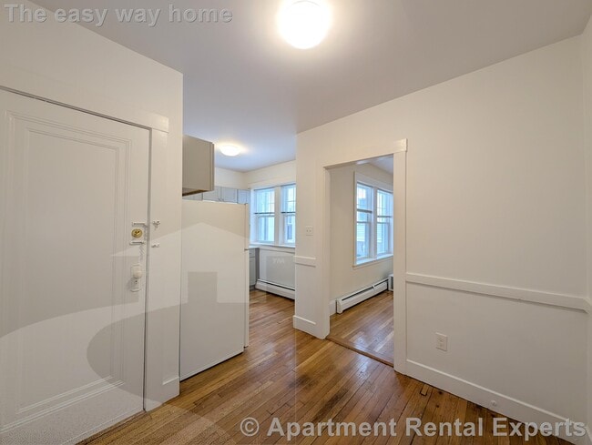 Building Photo - 36 College Ave