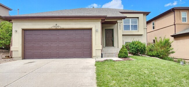Building Photo - Open Concept 4 Bedroom Home with 9ft Ceili...