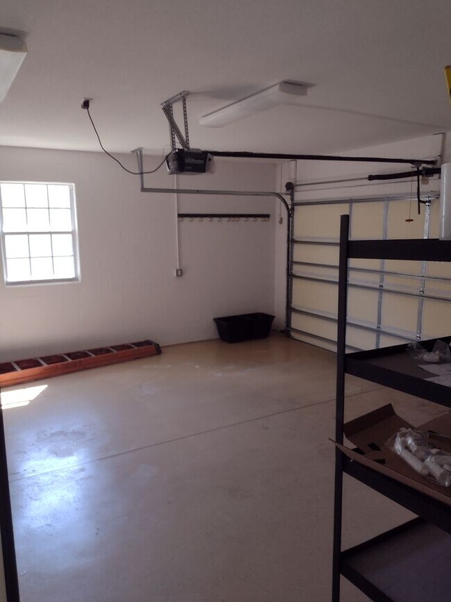 Foto del edificio - FULLY FURNISHED IN THE VILLAGE AT ASCOT HE...