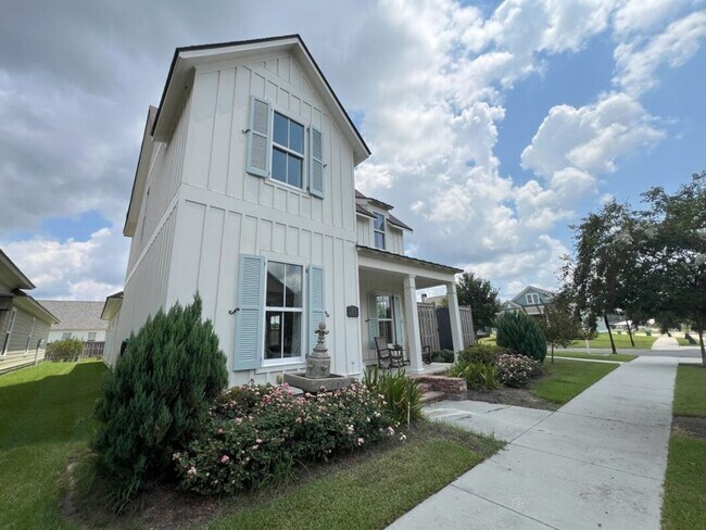 Foto del edificio - Beautiful 4-Bedroom Home in The Magnificen...