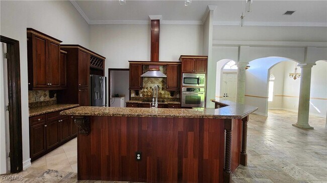 Building Photo - 2508 14th St W