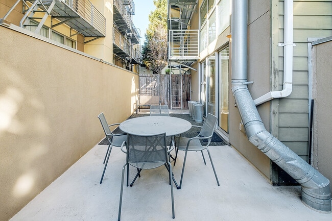 Building Photo - 68 Harriet St