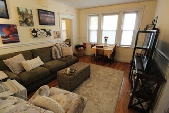 Building Photo - 264 Kelton St