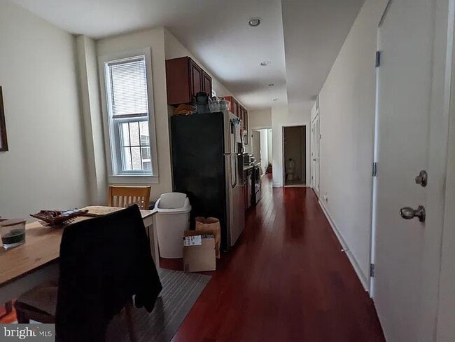 Building Photo - 2631 W Girard Ave