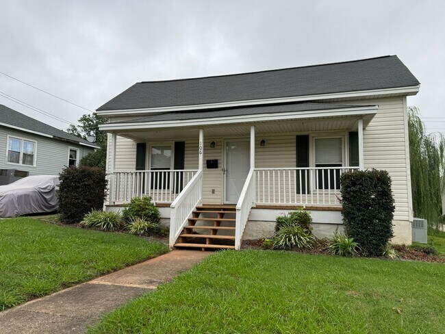 Building Photo - MOVE-IN READY!