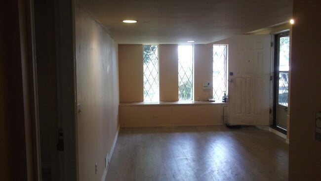 Building Photo - 33597 7th Av