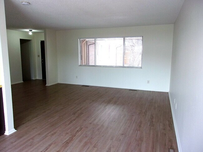 Foto del edificio - 405 E Swallow Rd
