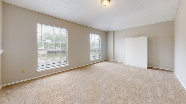 Foto del edificio - 406 Oakcrest Dr