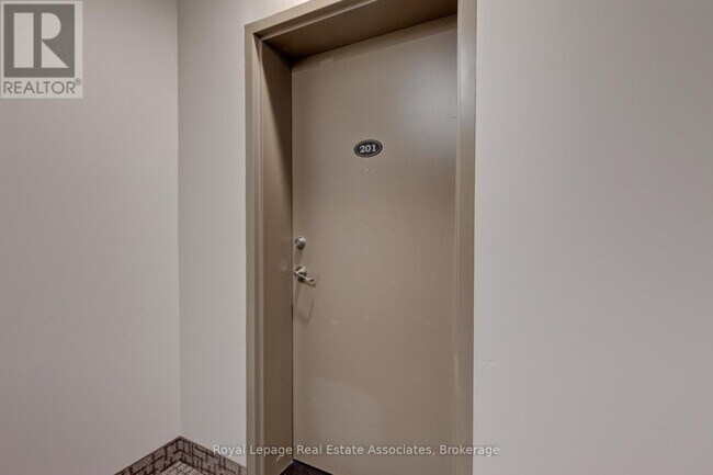 Photo du bâtiment - 223 Erb St. W