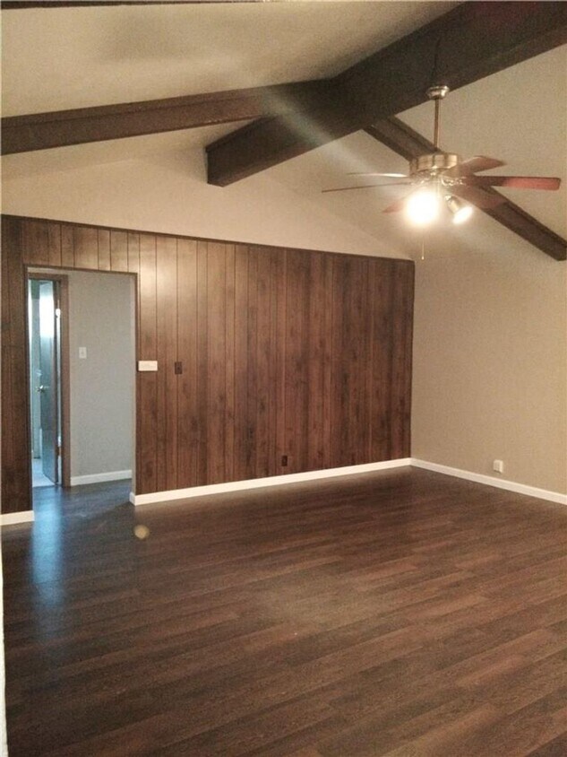 Foto principal - Cozy 3 Bed / 2 Bath Single-Family Home for...