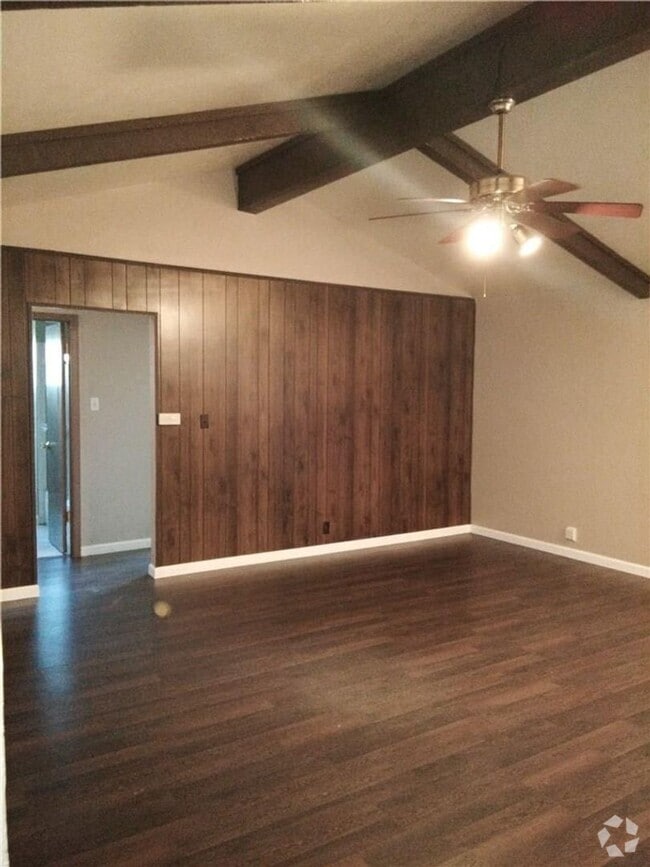Building Photo - 1615 Dove Dr