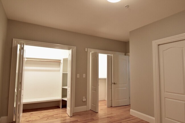 Building Photo - 360 Dorchester St
