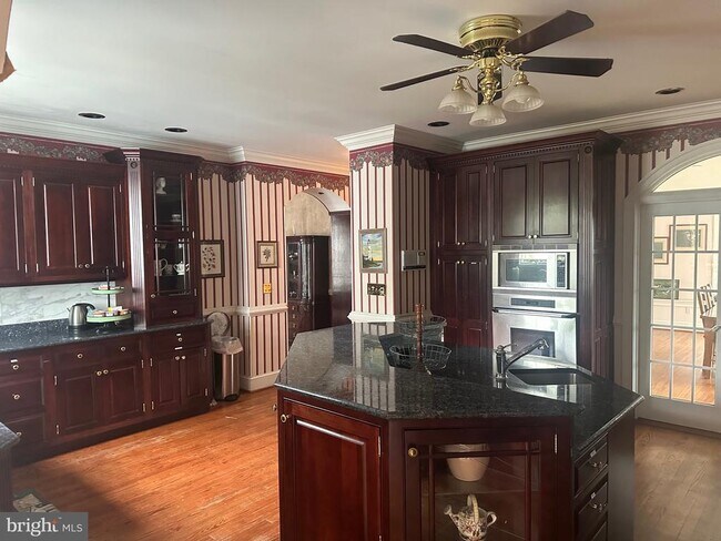 Foto del edificio - 16451 Elmwood Farm Rd