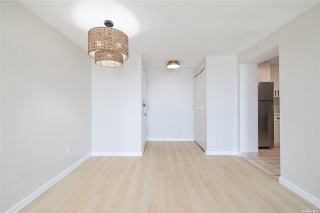 Foto del edificio - 440 W Broadway