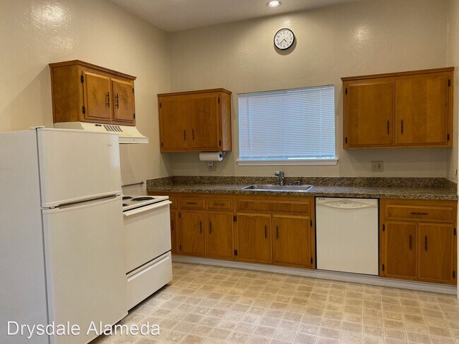 Building Photo - 1 br, 1 bath House - 878 Oak Street