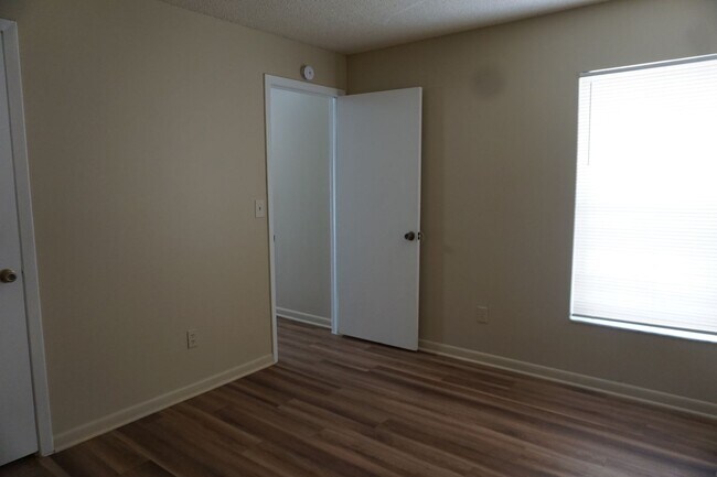 Foto del edificio - 2 bedroom 2 Bathroom close to NAS Jax