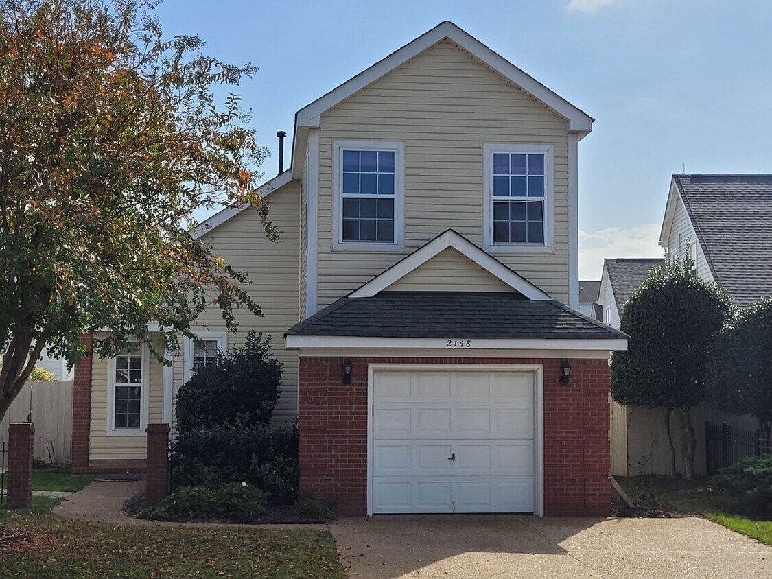 Primary Photo - 3 Bedroom Detached Condo in Highly Desirab...