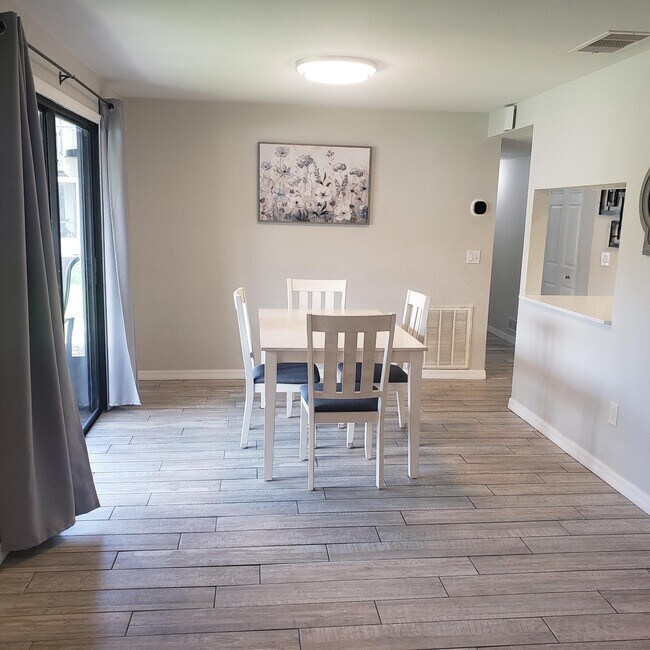 Foto del edificio - 4220 Beaver Ln